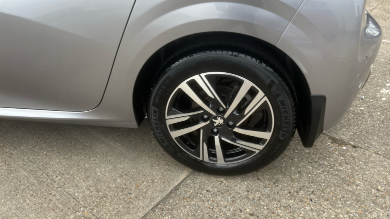 Peugeot 208 1.2 PureTech 100 Allure Premium 5dr Petrol Hatchback
